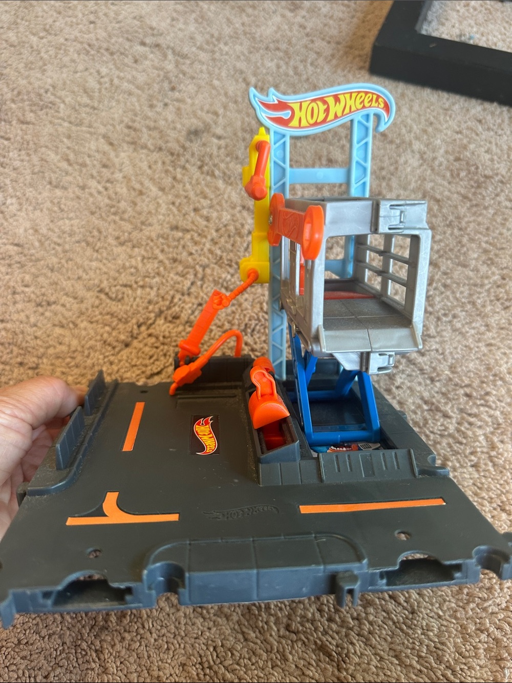Hot Wheels City Toy Car Track Set Downtown Repair Station Playset